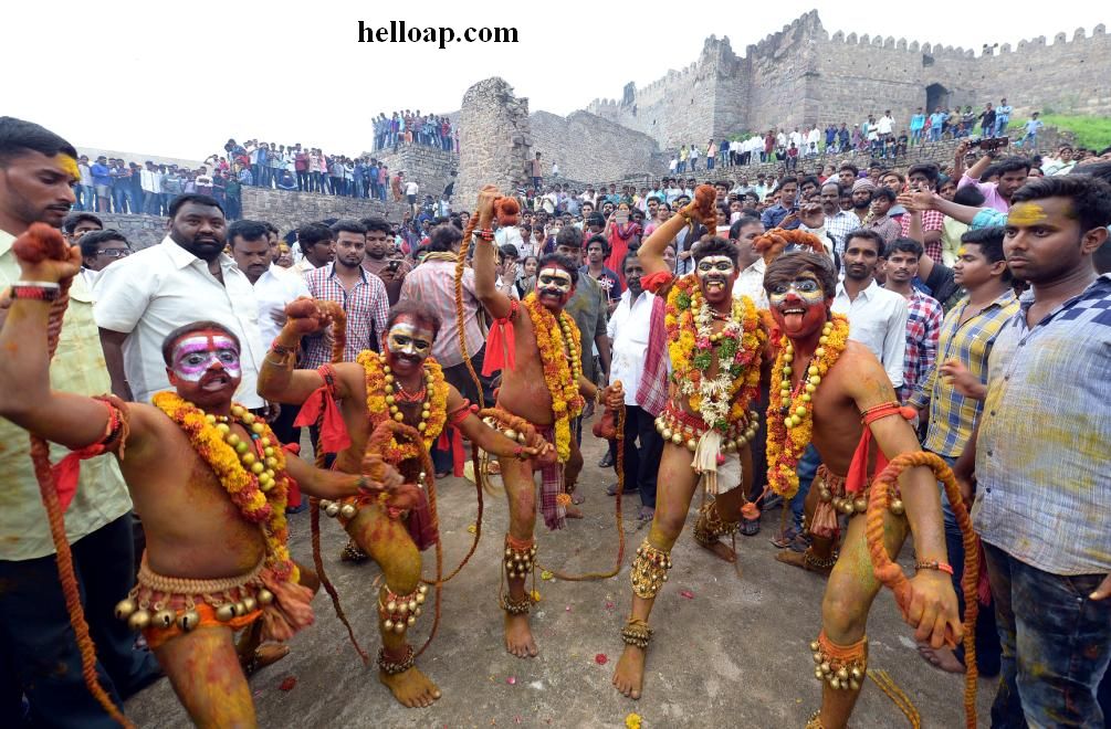 Bonalu Festival in Telangana - Photos of Golkonda Bonalu, Mahankali ...